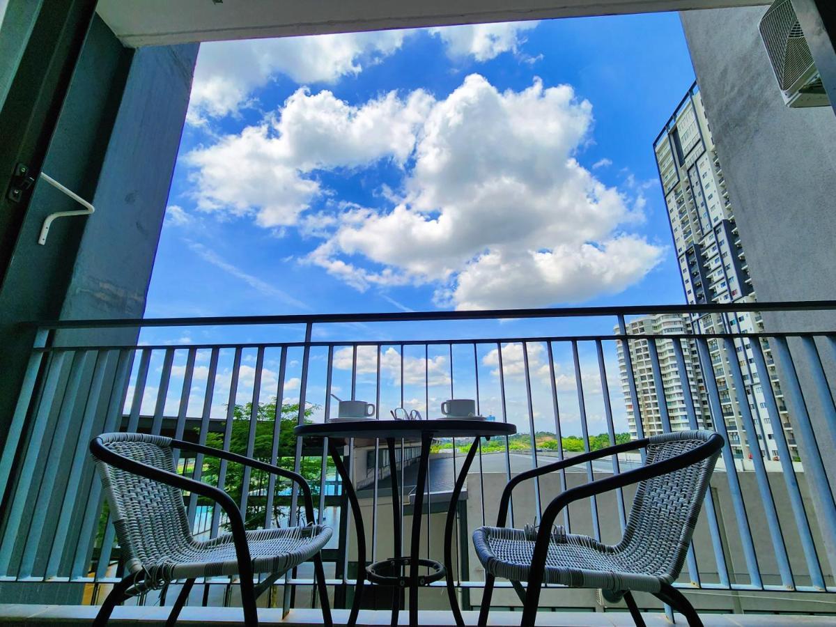 Klia Lili Residensi 5 Plus 2 Pax With Splendid Pool Nilai Exterior foto